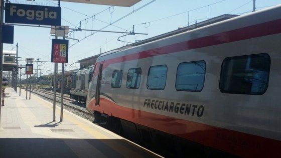 Furto di rame, 2 Frecciargento Bari-Roma fermi per 4 ore sui binari: passeggeri inferociti 