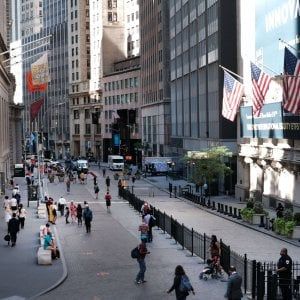 Lo spread sotto i 200 punti. Piazza Affari brilla dopo lo stop alla procedura