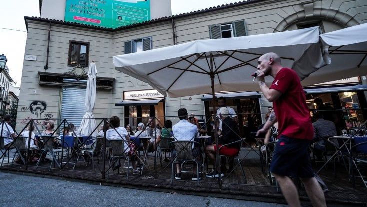 San Salvario ostaggio dei lanciatori di bottiglie “Ridateci i pattuglioni”