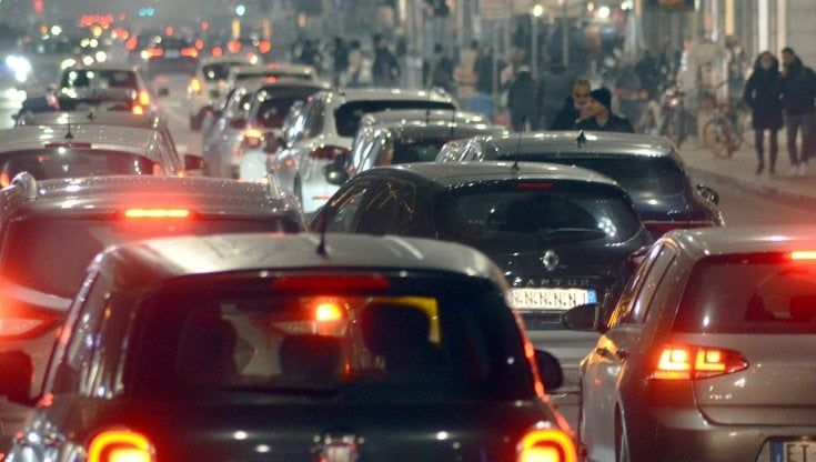 Meno auto e più incentivi: il Comune vuole ridurle a 40 ogni 100 abitanti 