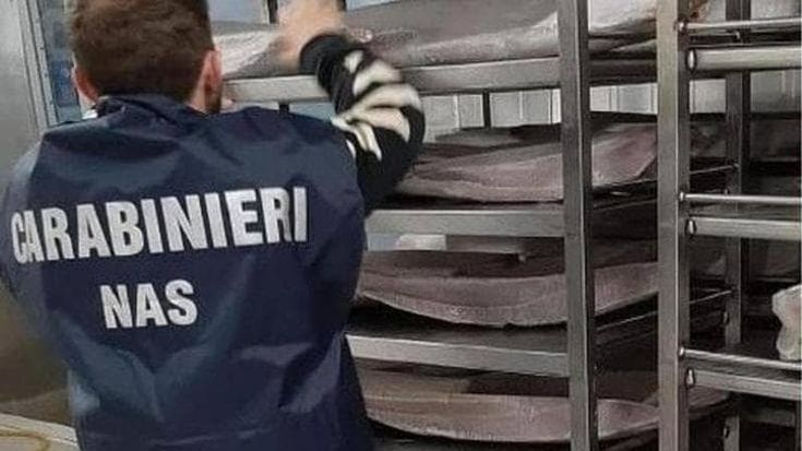 Intossicati al convegno, c’è un positivo alla salmonella: ipotesi focolaio. Un uomo ancora grave
