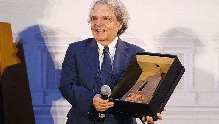 Hanno tutti ragione | La vendetta del tappezziere su Brunetta:  "Coraggio ministro, mettiti in proprio"