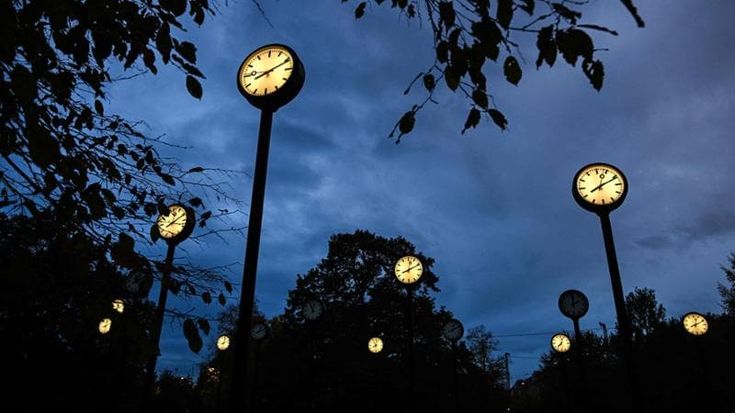 Stanotte è tornata l’ora solare: la più naturale per l’organismo, ma rischia di sparire per sempre