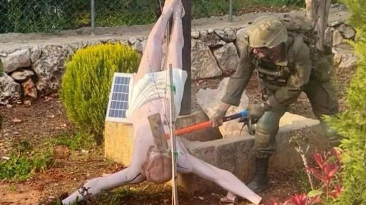 Israele chiede scusa per il Cristo profanato. Pizzaballa condanna: “Gesto intollerabile”