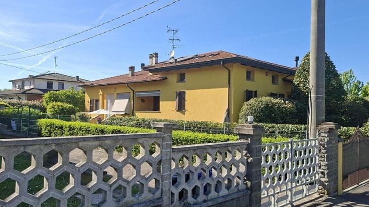 Neonati sepolti, oggi la sentenza. Viaggio nel paese di Chiara Petrolini: “Deve pagare, ma curatela”