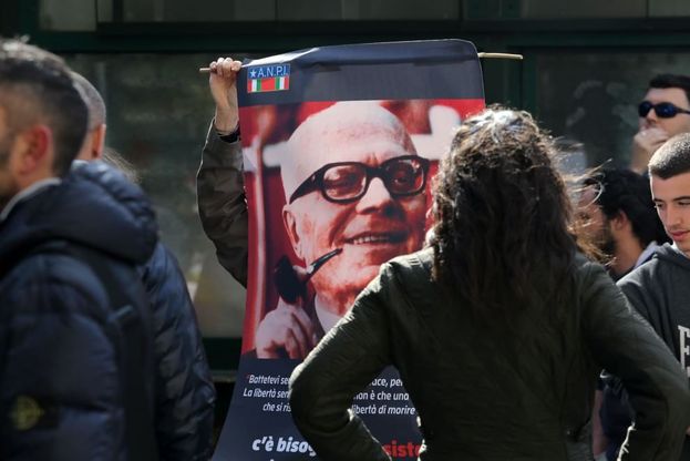 Salvini contestato dai partigiani e da centri sociali