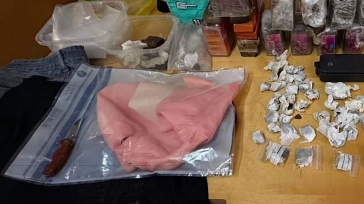 Rapina il bingo con la maschera, ma lo tradiscono le Nike con i colori della Lazio: arrestato 53enne
