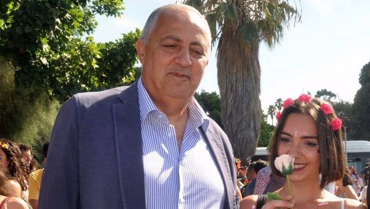 Il sindaco Lagalla: "Sì ai matrimoni arcobaleno, ma la gestazione per altri mi pone un problema etico"
