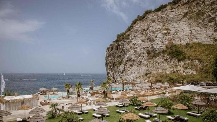 Nel lido vip a Massa Lubrense carne avariata e carenze igieniche. Marechiaro, ristorazione abusiva