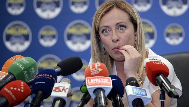 Giorgia Meloni icona della destra trash 