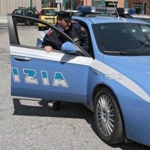 Palermo, tentano di scassinare un appartamento ma i proprietari chiamano il 113