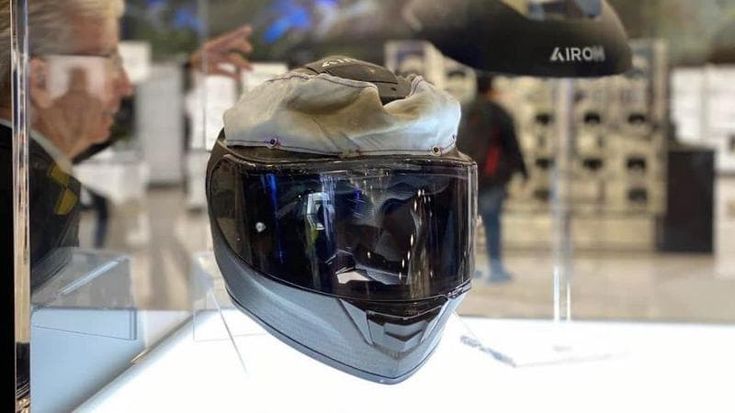 Eicma 2023, dal casco con l’airbag al garage online: l’altra faccia del salone delle due ruote