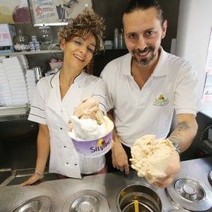 Sorbetti di frutta fresca, granite e fondente nero. E' il gelato d'altri tempi