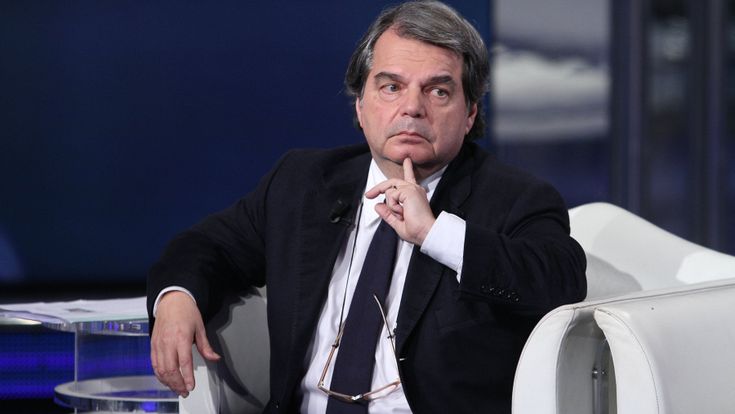 Forza Italia, Brunetta a Berlusconi: “Caro Silvio sbagli: questa piazza non ci appartiene”