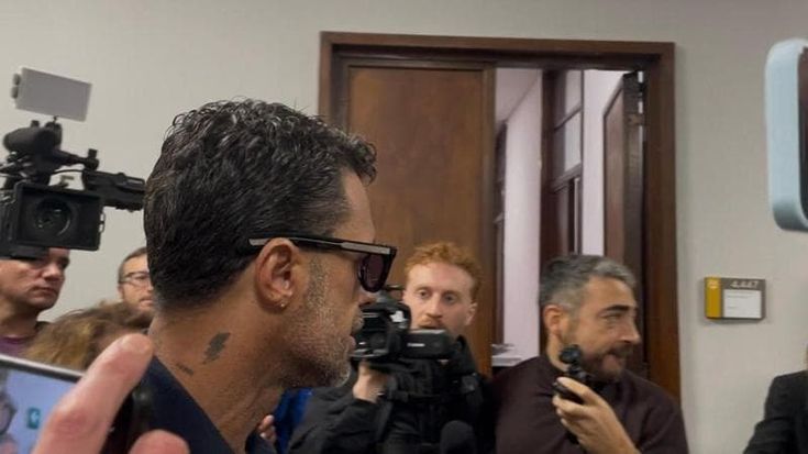 Fabrizio Corona in procura per l’accusa di Signorini sul revenge porn: “Pronte due denunce per lui”