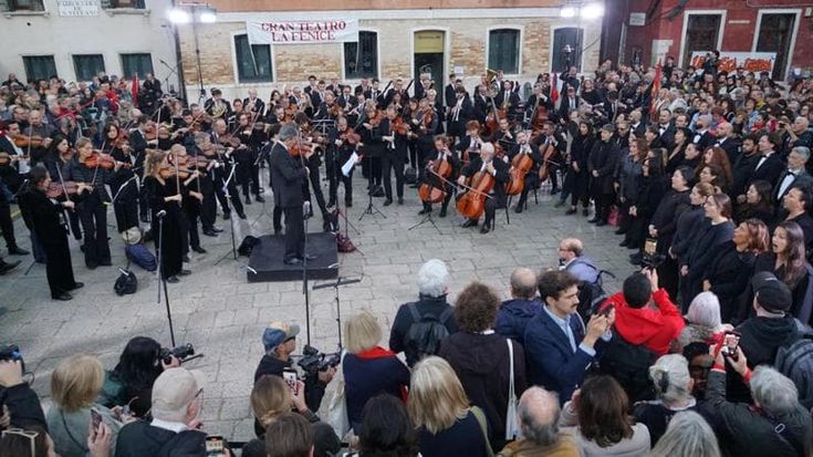 Il momento in cui la gente esce di casa