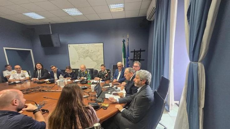 Pozzuoli, chiese danneggiate dal sisma: messe celebrate in strada. Sale la tensione fra gli sfollati