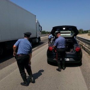 Brindisi, incidente sulla statale 16: auto travolta da autotreno, cinque chilometri di coda