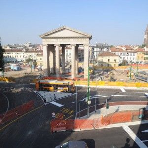 Milano, i lavori in piazza XXIV Maggio vanno avanti a strappi. Cantieri chiusi solo a marzo