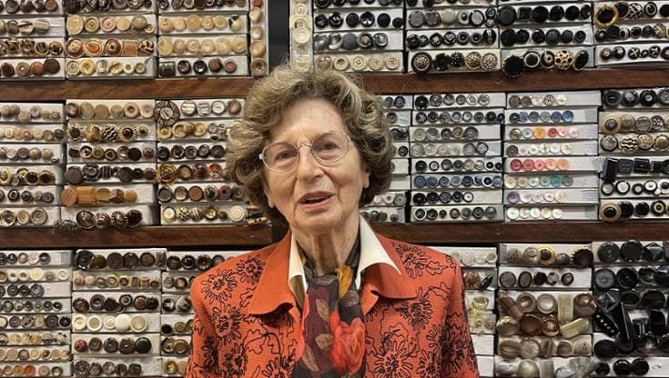 Via Lame, per sopravvivere ai cantieri nonna Franca va sui social: “Racconto la mia merceria”