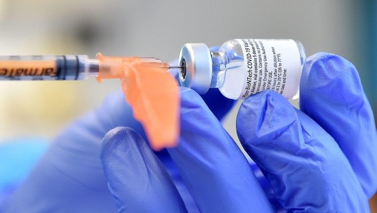 Covid: un terzo di casi in meno, siamo sotto alla soglia dei 500 decessi