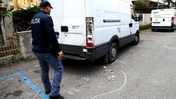 Rimini scende in piazza contro il razzismo dopo l'aggressione al richiedente asilo