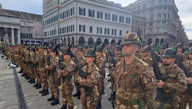Adunata alpini al via con l’alzabandiera in piazza De Ferrari