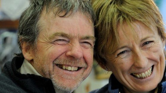 Romano e Nives in cima al mondo mano nella mano, battendo anche la malattia