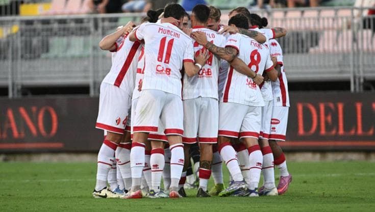 Bari, il campionato inizia con un ko: il Venezia vince 2-1. Il gol di Dorval non basta