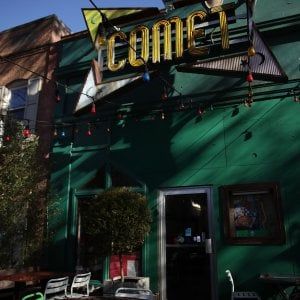 Pizzagate, crede a false accuse online su Clinton: spara in pizzeria a Washington