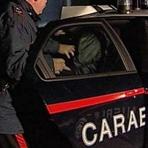 Napoli, mazzette della camorra a un carabiniere: cinque arresti