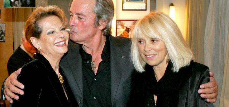 È morta Mireille Darc, stella del cinema francese e "donna della vita" di Alain Delon
