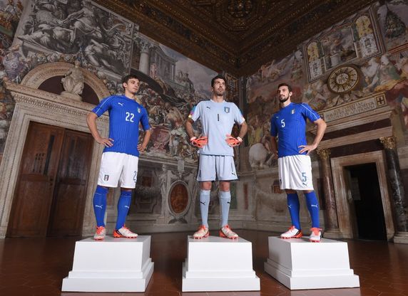 Le nuove maglie della Nazionale di Conte
