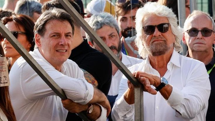 Dal simbolo al nuovo nome. Conte e Grillo alla sfida finale con lo spettro della scissione