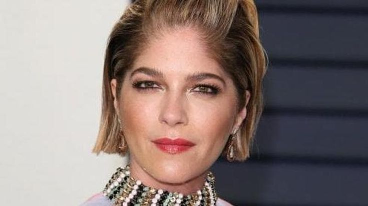 Selma Blair arrestata a New York: “Ha morso un’assistente di volo e aggredito un poliziotto”