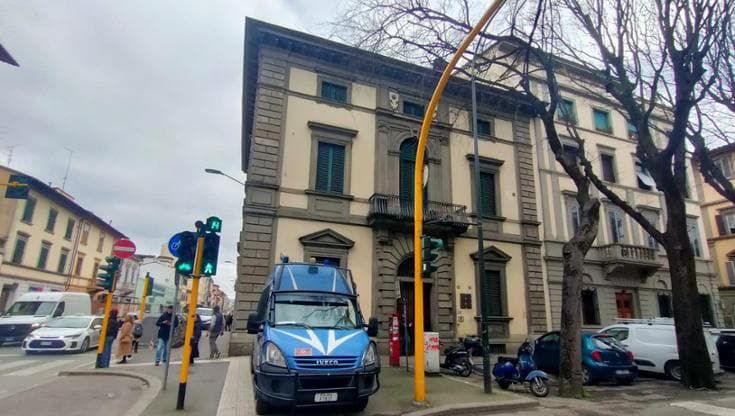 Firenze, occupa un intero palazzo e affitta gli appartamenti con contratti falsi