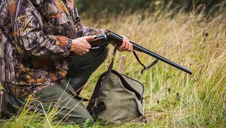 Busseto, fermato bracconiere: sequestrati arma, richiamo acustico e animali protetti