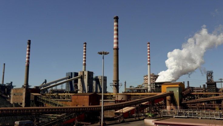 Ex Ilva, ArcelorMittal dopo la sentenza del Tar: "Dallo stop all'impianto c'è il rischio del crollo dei forni" 