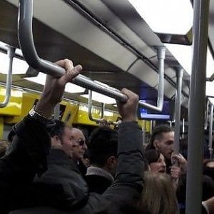 Napoli, treno in tilt tra Montedonzelli e Medaglie d'oro: panico a bordo