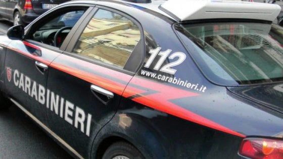 Foggia, colpi di fucile e auto di traverso sulla strada statale: tentato l'assalto a un portavalori