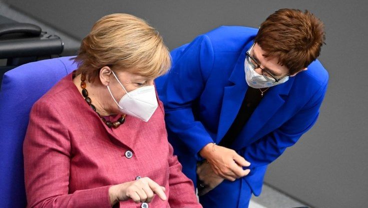 Germania, Merkel avverte i tedeschi: "Sarà un inverno difficile"