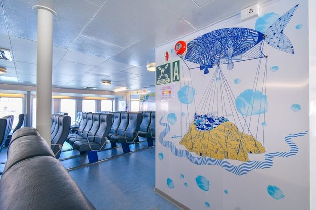Tra capodogli, meduse e sirenette, in nave per Ischia come in un fantasy