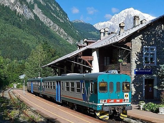 Anche il treno va sul satellite così il vecchio e lento “locale” rincorre il Frecciarossa