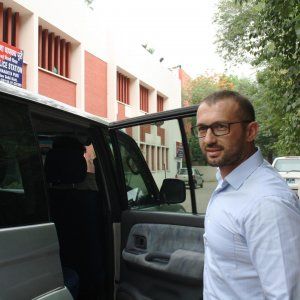 Marò, Girone completamente ristabilito per i medici. Il fuciliere: "Ho bisogno di cure"