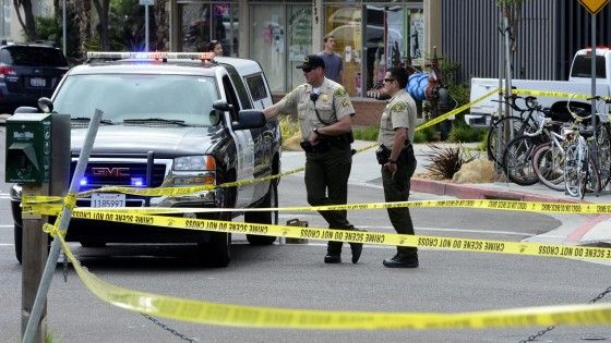 California, uomo spara dall'auto in corsa: &egrave; strage