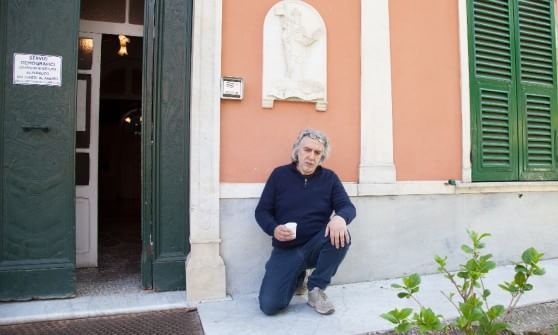 Sindaci questuanti, tutti sul sagrato: “Matteo, basta tagli”