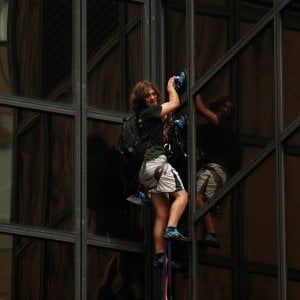 New York, giovane scala la Trump Tower con le ventose: "Devo parlare con Donald"
