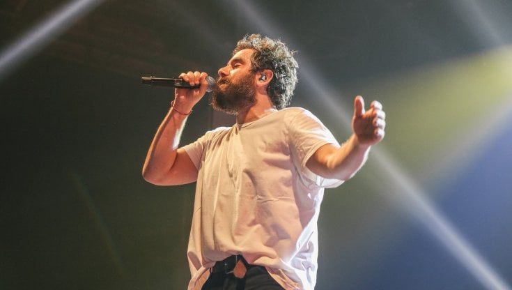 Tommaso Paradiso in concerto a Milano: "Canzoni troppo pop? Le faccio e me ne vanto"