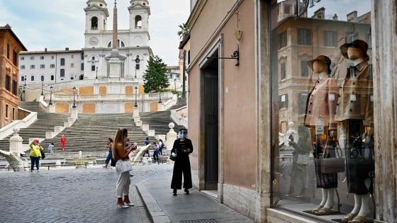 Fase 2, la Regione Lazio lancia 'saldi liberi', sconti già da luglio 