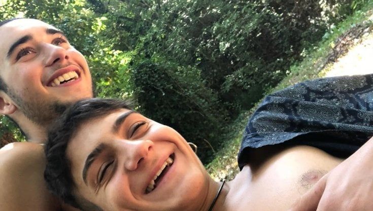 La fabbrica dei ragazzi che ha ucciso i sogni di Samuel ed Elisabetta
